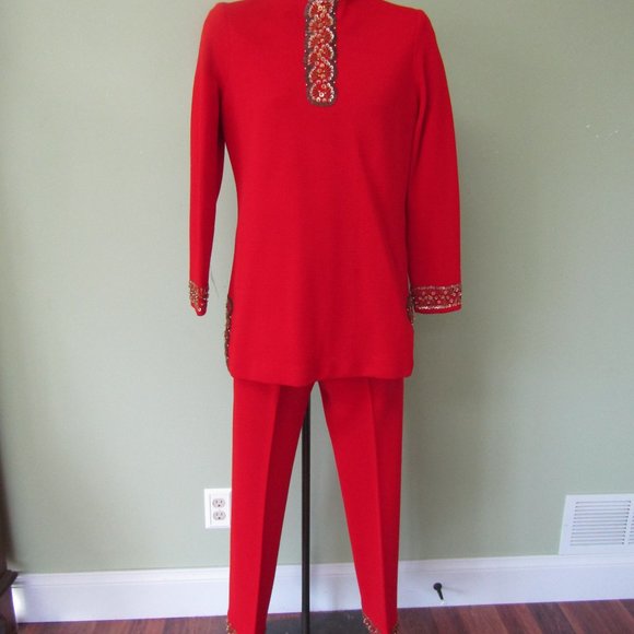 VINTAGE 1970'S RED KNIT 2 PC. SUIT W/ SEQUINS & BEADWORK / 38" BUST MEASURE - Picture 9 of 16